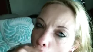 Глубокий минет красивой шкуры Lonelyruby