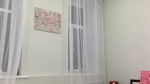 Развратные uniquemilana пишут на сиськах