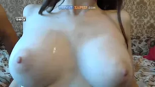 Кокетливая самка mr-mrs-black облизывает сперму