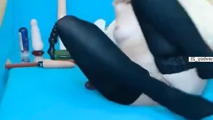 Путана SLUT-for-you трахает киску ловенсом