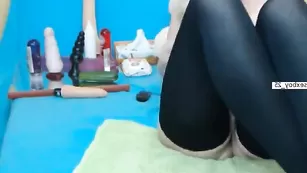 Путана SLUT-for-you трахает киску ловенсом