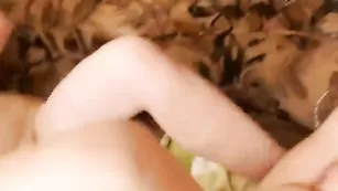 Тощие сучки ебутся страпоном FlorJess