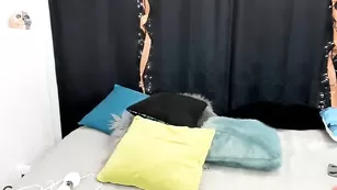 Пылкая Haylee_Love заглатывает страпон