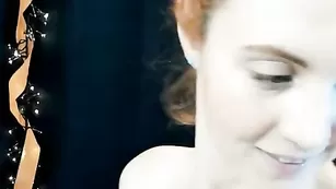 Рыжая стерва Haylee_Love мнет сосочки