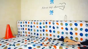 Брюнетка эротично трахает попку AlisaFist