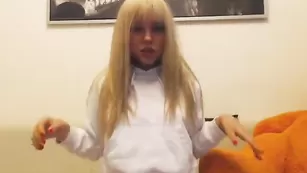 Русские шлюшки No_Bra_Club обнажают сиськи