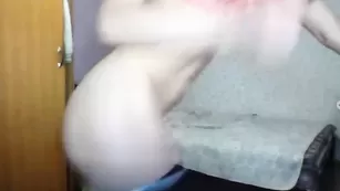 Пикантная шкура трахает задницу aryz