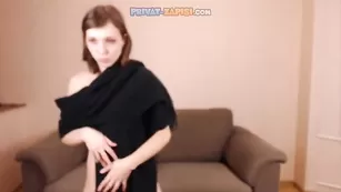 Рыженькая шлюшка MissAnela демонстрирует прелести