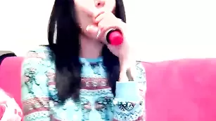 Русская Zhanno4ka массирует большие сиськи