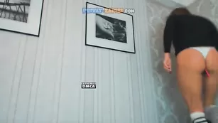 Распутная Victoriiaaa трахает очко