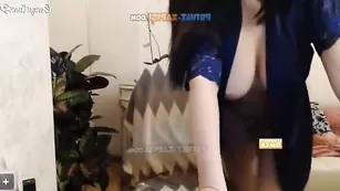 Русская сучка вика мастурбирует ловенсом