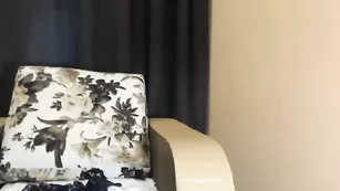 Деваха Elya-x дразнит большими сиськами