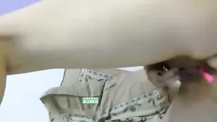 Малышка Darinka5555 ласкает киску