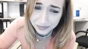 Красотка cristinabella ласкает себя