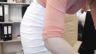 Красотка cristinabella ласкает себя