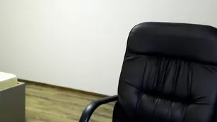 Толстушка Aluanna2 ласкает писю