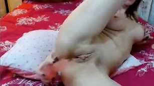 Пышногрудая lu4shaiaa поимела обе дырочки