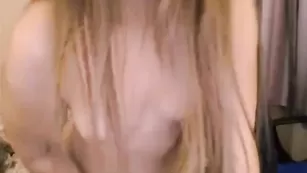 Худая сучка millaset трахается ловенсом