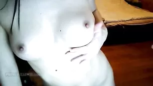 Сисястая брюнеточка танцует стриптиз bysinka22