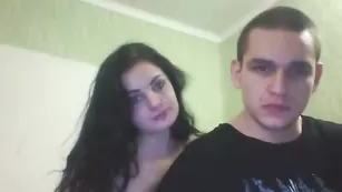 Брюнетка EnjoyFromSex делает минет