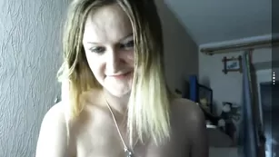 Блонда dikaja с резиновым хуем