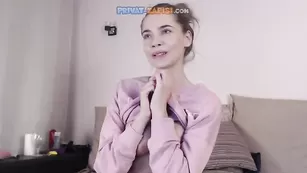 Coverme раздевается и трахает задницу