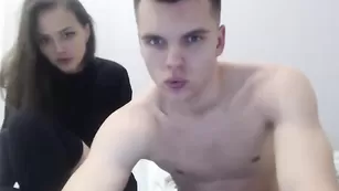 Русская шлюшка отсасывает член Misterandmisislove