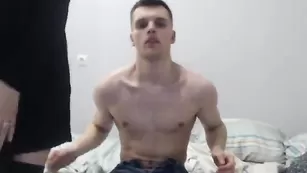 Русская шлюшка отсасывает член Misterandmisislove