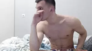 Русская шлюшка отсасывает член Misterandmisislove