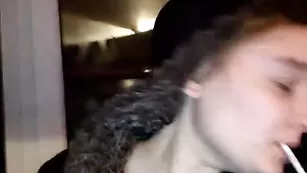 Лесбиянки Pirozhki эротично обнажаются