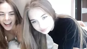 Айза снова показала свой вареник теперь на видео!