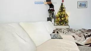 Татуированная Smurf19 показывает большие сиськи