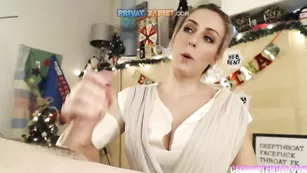 Жаркая самка отсасывает хуй Ceceseptember