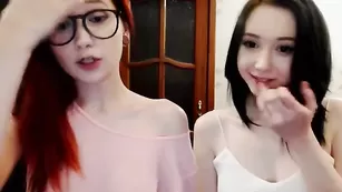 Стройные лесби эротично целуются sailorwhore