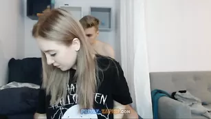 Шальная девка сосет хуй и трахается Mineeett