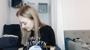 Шальная девка сосет хуй и трахается Mineeett