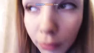 Горячая малышка PrettyGirl14 обнажает большие сиськи