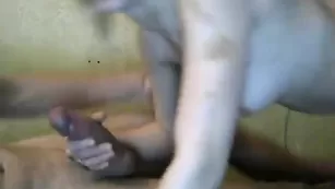 Красивая телка сосет член Twixstar