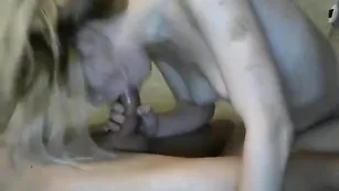 Красивая телка сосет член Twixstar