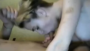 Красивая телка сосет член Twixstar