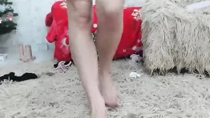 Грудастая красотка Charlotte2896 позирует голая