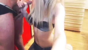 Знойная девочка отсасывает хуй Sexy7hot7