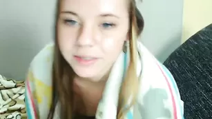 Малолетняя шалава Jenny_Lex дрочит пизденку
