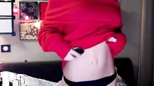 Страстная сучка Killer__Tits дразнит шикарными формами