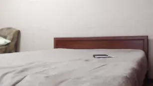 Горячая дамочка marishaarimova мастурбирует бритую писечку