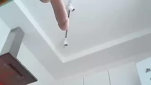 Худая красотка Sexykitty77 отсасывает страпон