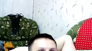 Красивая девочка Leonzi оседлала член