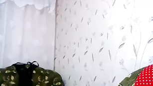 Красивая девочка Leonzi оседлала член