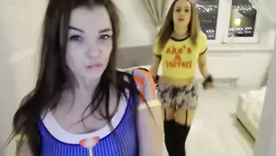 Симпатичные малолетки Catch_Me_ ебутся секс игрушками