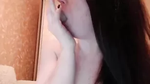 Татуированная красавица отсасывает дилдо MeganRain